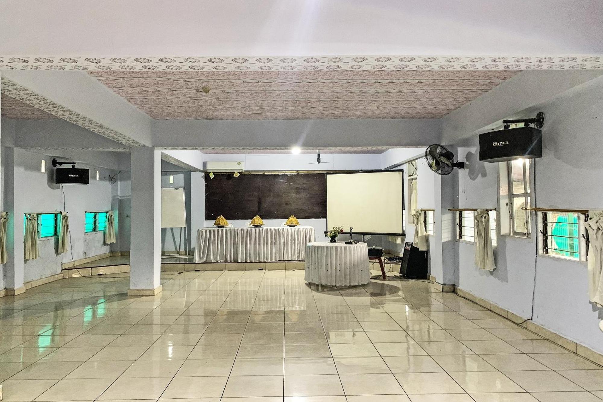 Oyo 91757 Surya Hotelneartaman Anggrek Pkk Watansoppeng Lalabata Exteriér fotografie