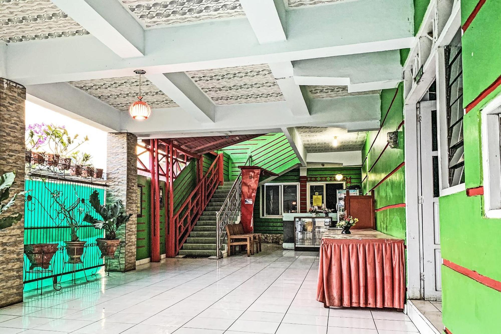 Oyo 91757 Surya Hotelneartaman Anggrek Pkk Watansoppeng Lalabata Exteriér fotografie